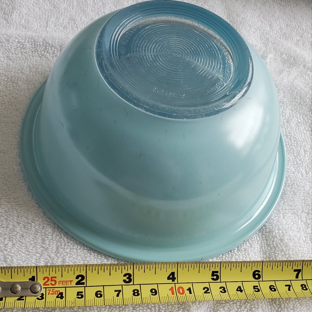 Pyrex Vintage Light Blue 1L #322 Mixing Bowl